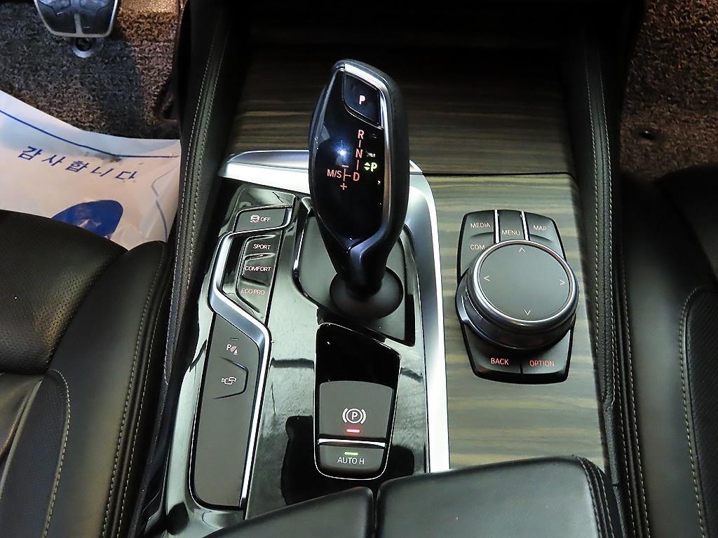 BMW 5시리즈 5시리즈 (G30) 520d xDrive M 스포츠 플러스 이미지 12