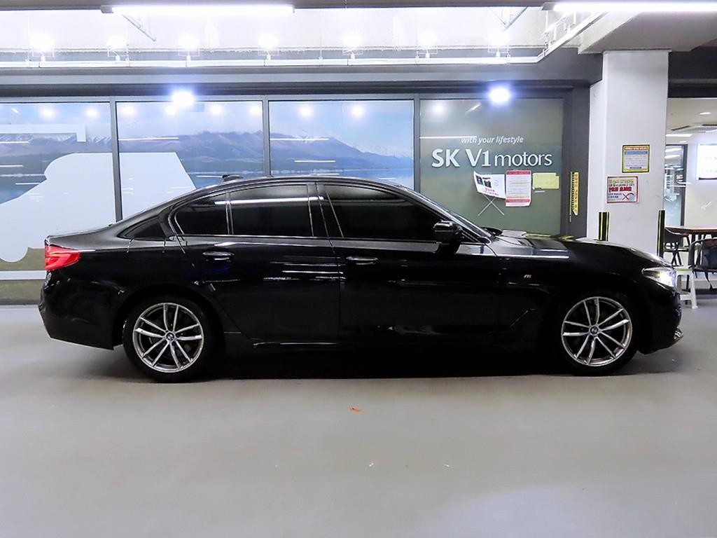 BMW 5시리즈 5시리즈 (G30) 520d xDrive M 스포츠 플러스 이미지 3