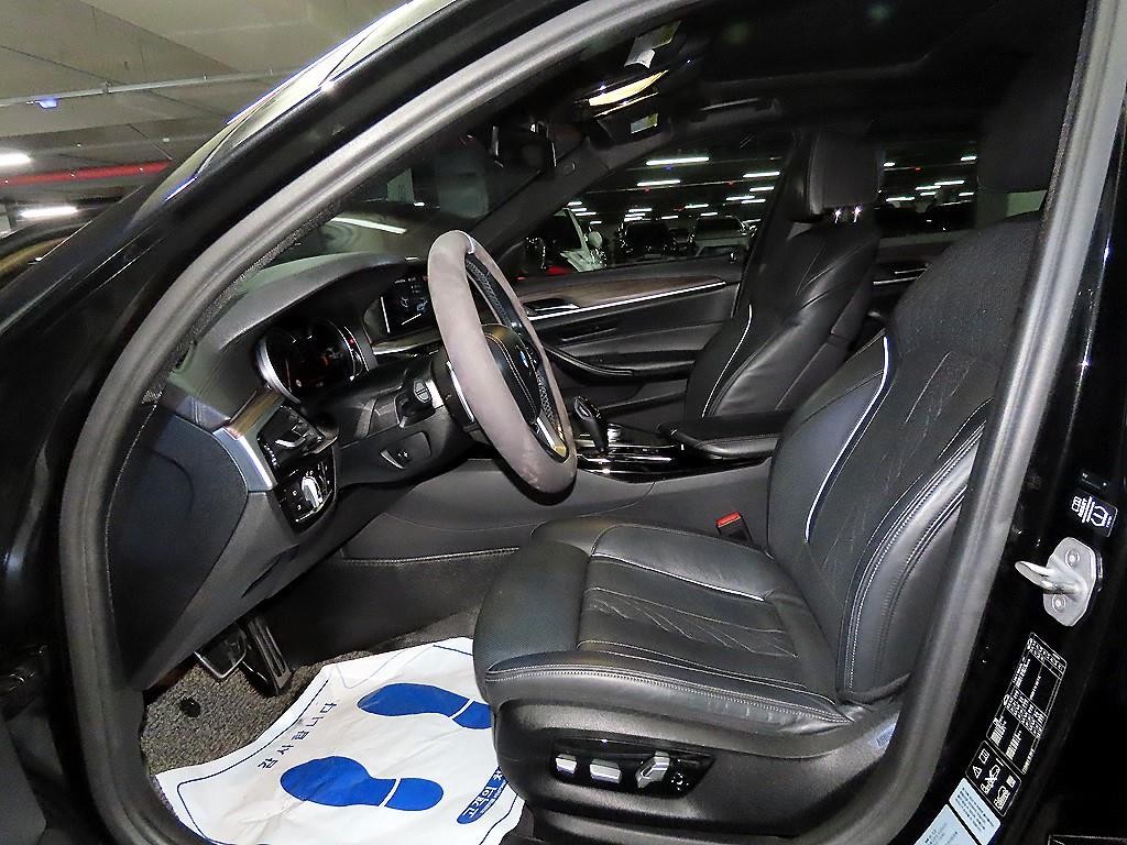 BMW 5시리즈 5시리즈 (G30) 520d xDrive M 스포츠 플러스 이미지 6