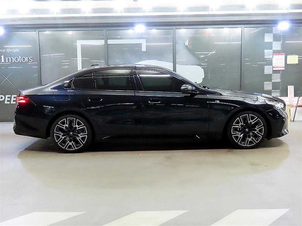 BMW 5시리즈 5시리즈 (G60) 530e M 스포츠 이미지 3