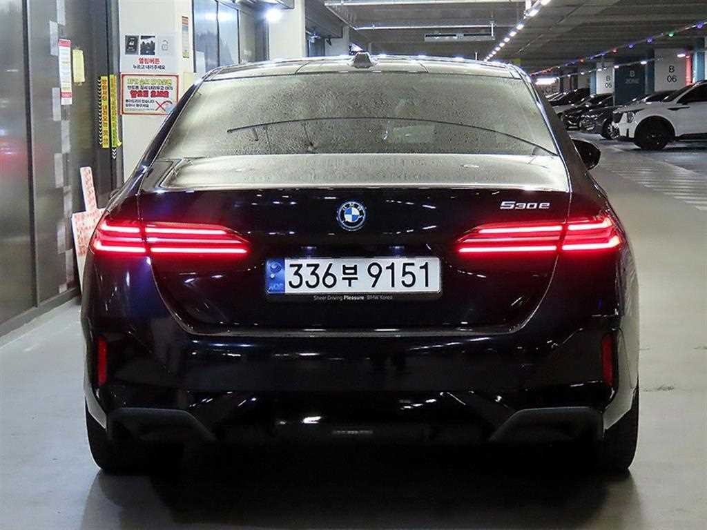 BMW 5시리즈 5시리즈 (G60) 530e M 스포츠 이미지 5