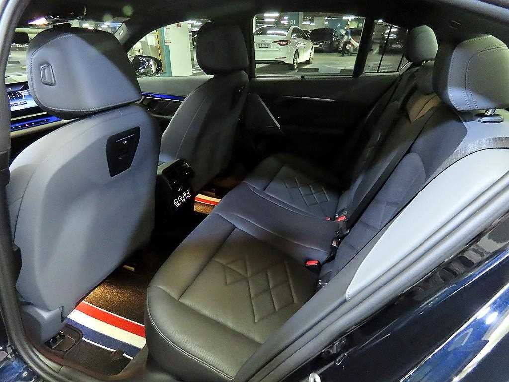 BMW 5시리즈 5시리즈 (G60) 530e M 스포츠 이미지 7