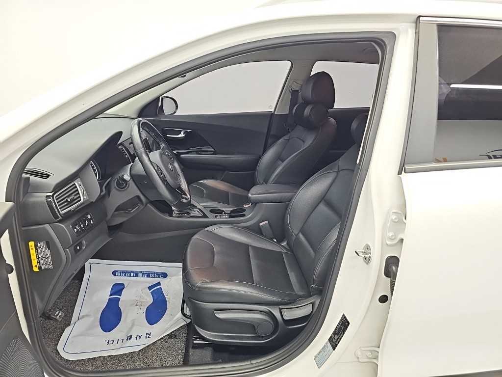 기아 니로 1.6 하이브리드 프레스티지 이미지 11