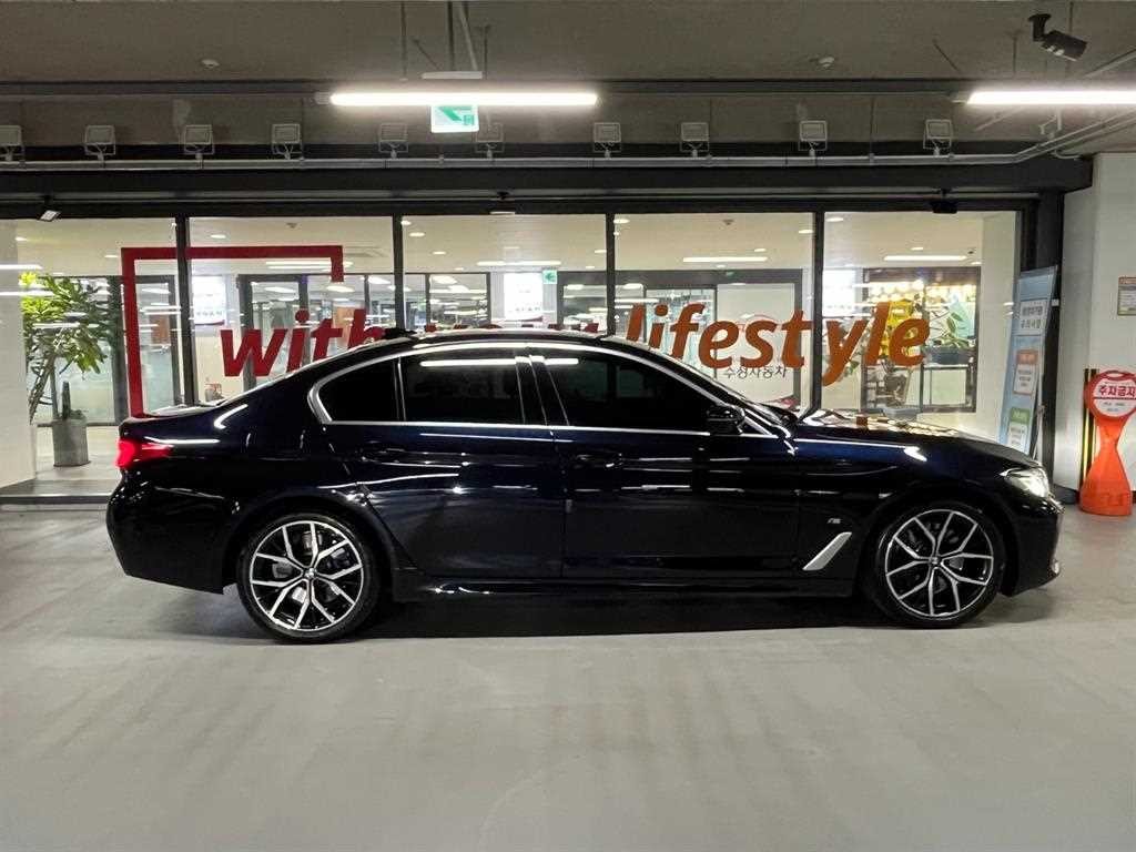 BMW 5시리즈 5시리즈 (G30) 530i M 스포츠 이미지 3