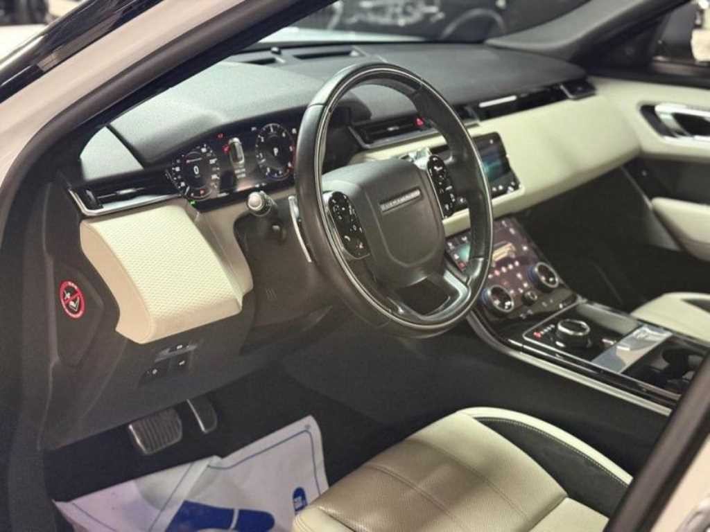 랜드로버 레인지로버 벨라 3.0 D300 R-다이나믹 SE 이미지 10