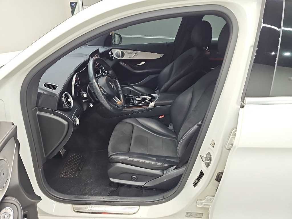 벤츠 GLC 클래스 GLC클래스 X253 GLC 300 4MATIC AMG LINE 쿠페 이미지 11