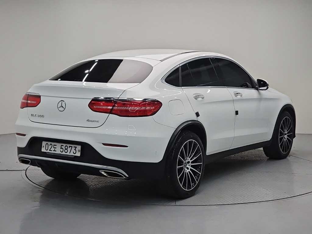 벤츠 GLC 클래스 GLC클래스 X253 GLC 300 4MATIC AMG LINE 쿠페 이미지 4