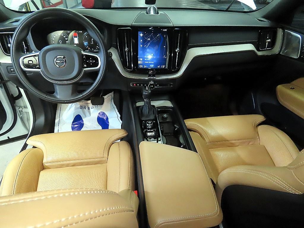 볼보 XC60 XC60(2세대) D5 AWD 인스크립션 이미지 10