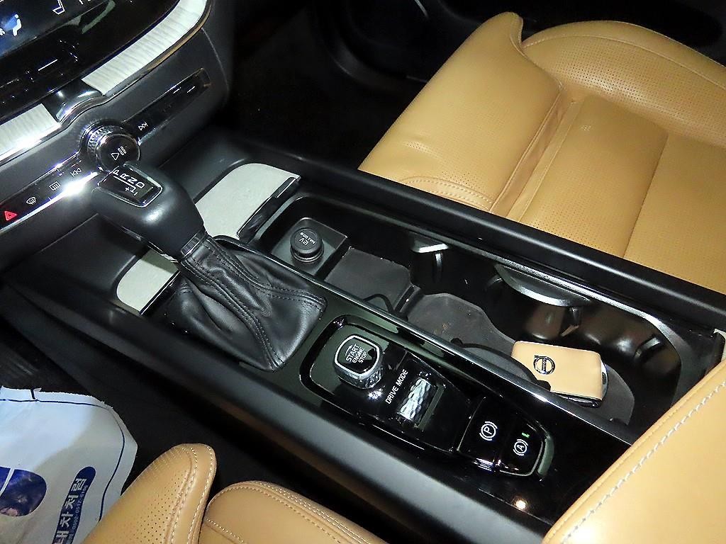 볼보 XC60 XC60(2세대) D5 AWD 인스크립션 이미지 12