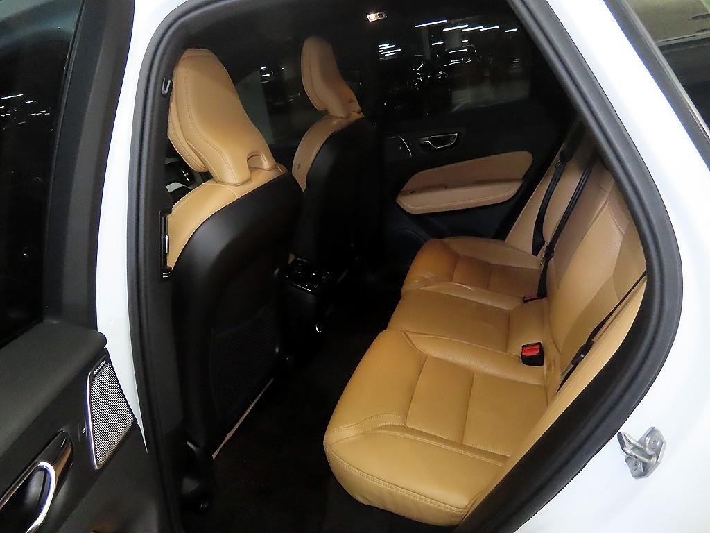 볼보 XC60 XC60(2세대) D5 AWD 인스크립션 이미지 7