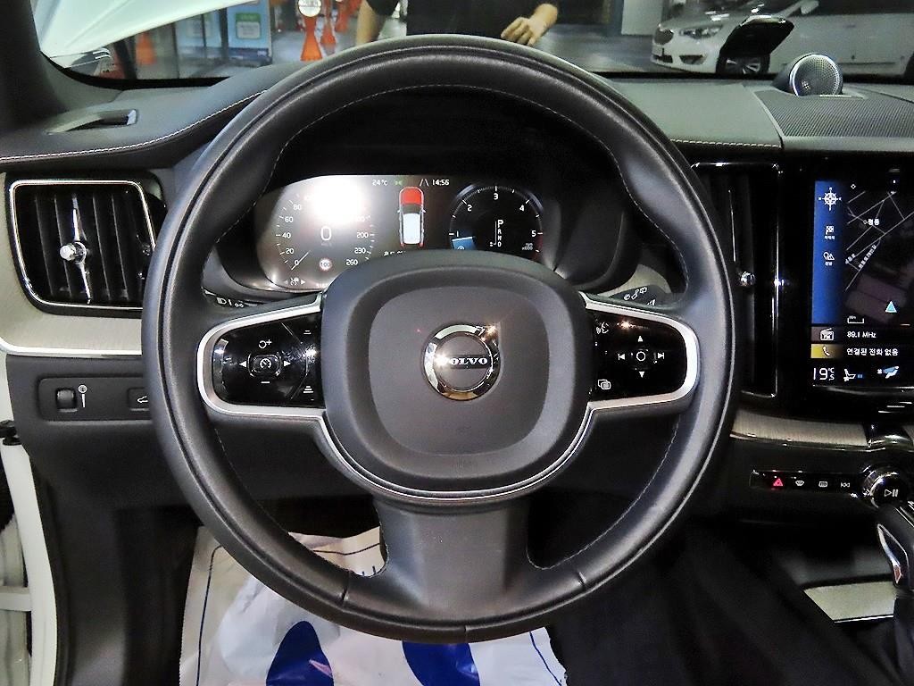 볼보 XC60 XC60(2세대) D5 AWD 인스크립션 이미지 8