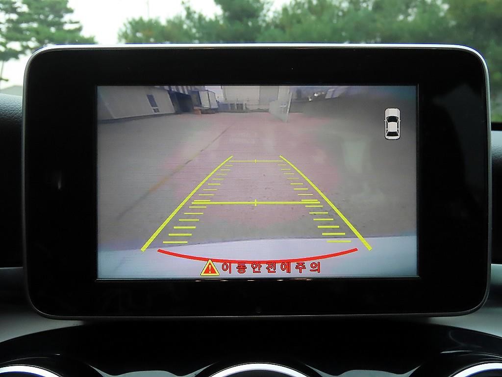 벤츠 C 클래스 C클래스 W205 C200 d 이미지 16