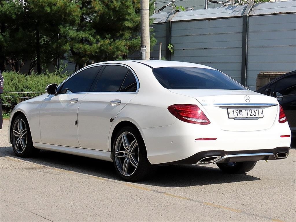 벤츠 E 클래스 E-클래스 W213 E300 AMG LINE 이미지 3