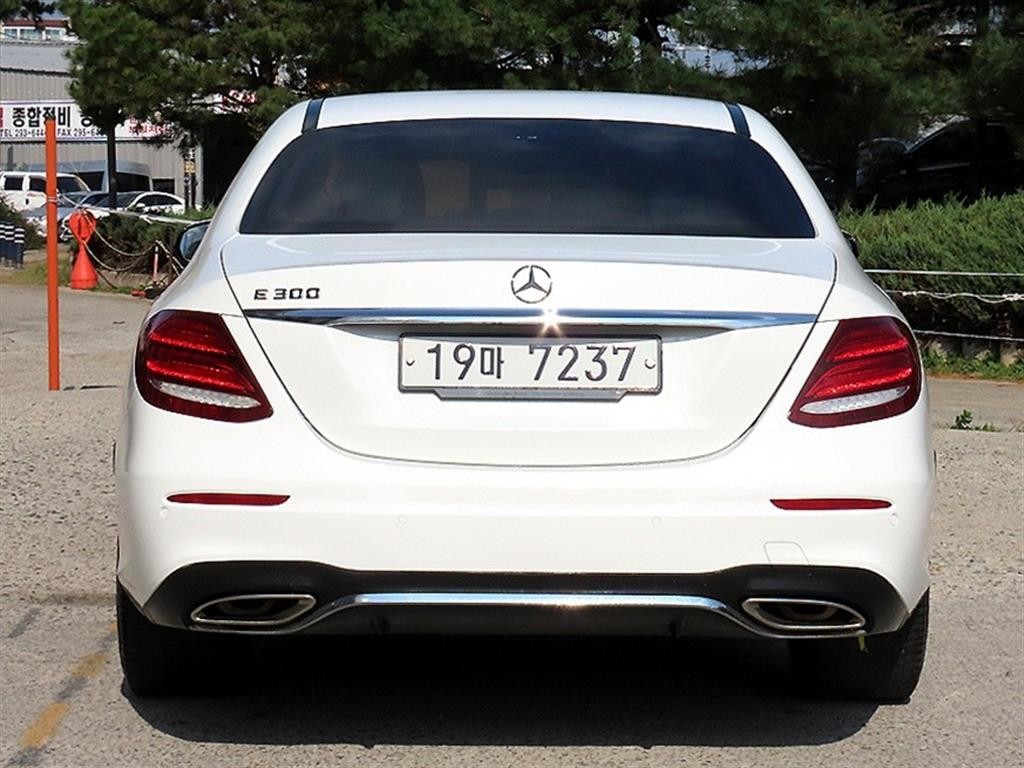 벤츠 E 클래스 E-클래스 W213 E300 AMG LINE 이미지 4