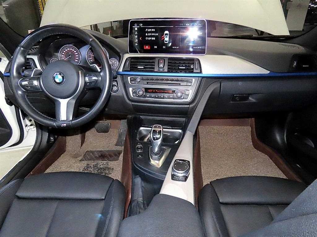 BMW 3시리즈 3시리즈 (F30) 320d M 퍼포먼스 에디션 이미지 11