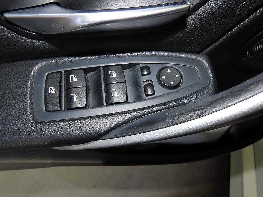 BMW 3시리즈 3시리즈 (F30) 320d M 퍼포먼스 에디션 이미지 14