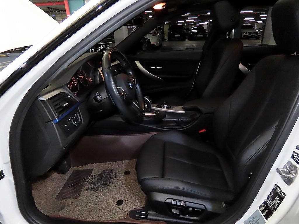 BMW 3시리즈 3시리즈 (F30) 320d M 퍼포먼스 에디션 이미지 7