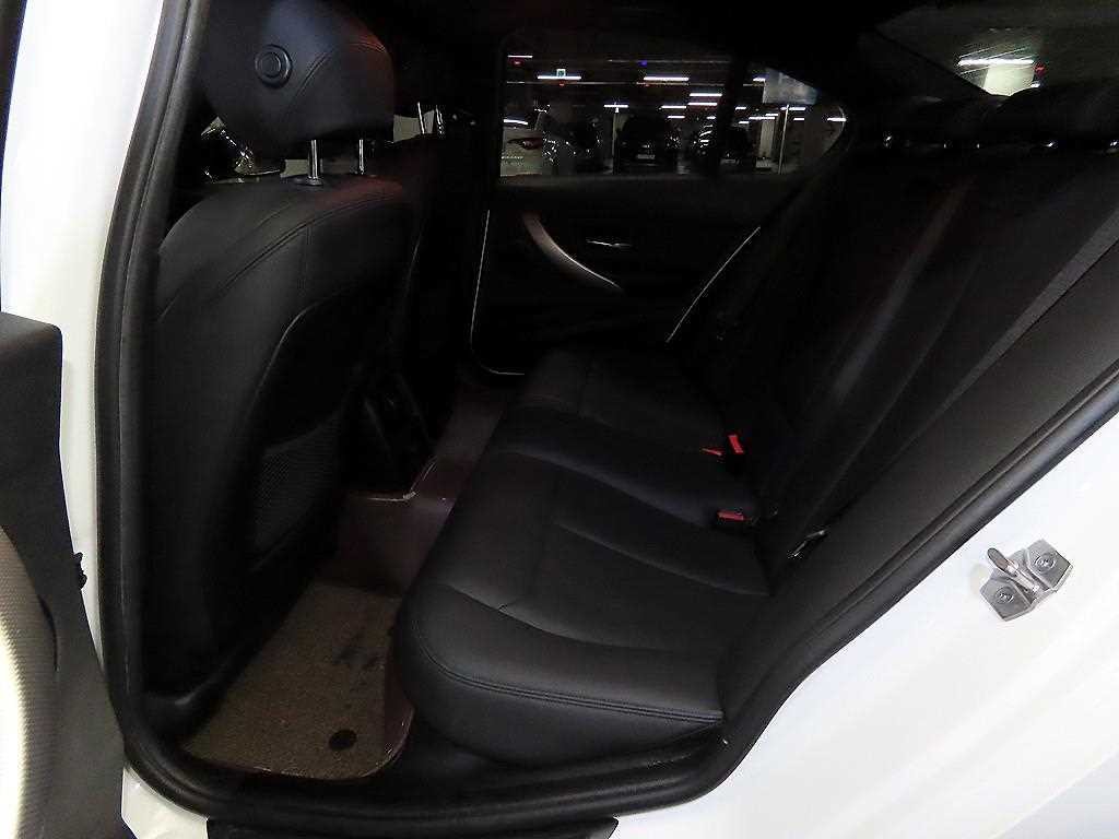 BMW 3시리즈 3시리즈 (F30) 320d M 퍼포먼스 에디션 이미지 8
