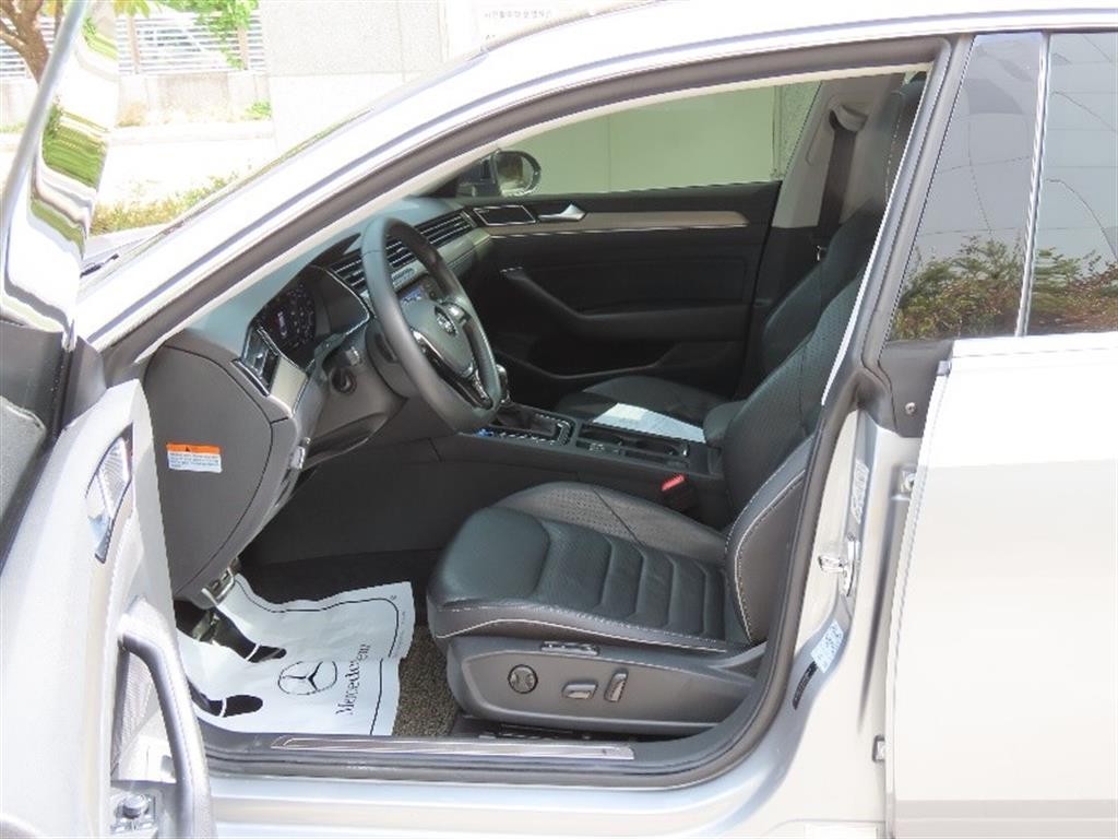 폭스바겐 아테온 2.0 TDI 엘레강스 프레스티지 이미지 12