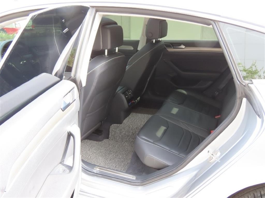 폭스바겐 아테온 2.0 TDI 엘레강스 프레스티지 이미지 13