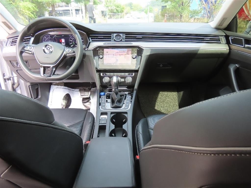 폭스바겐 아테온 2.0 TDI 엘레강스 프레스티지 이미지 15