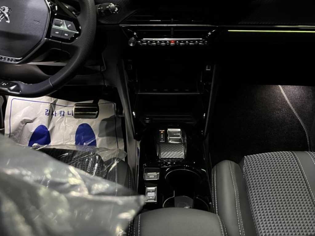 푸조 208 e-208 GT 이미지 15
