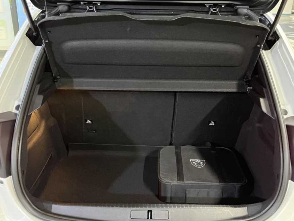 푸조 208 e-208 GT 이미지 16