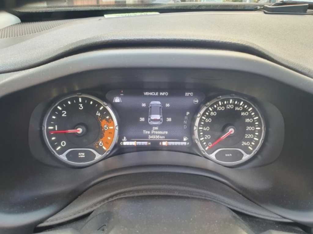 지프 레니게이드 2.0 디젤 리미티드 AWD 이미지 3