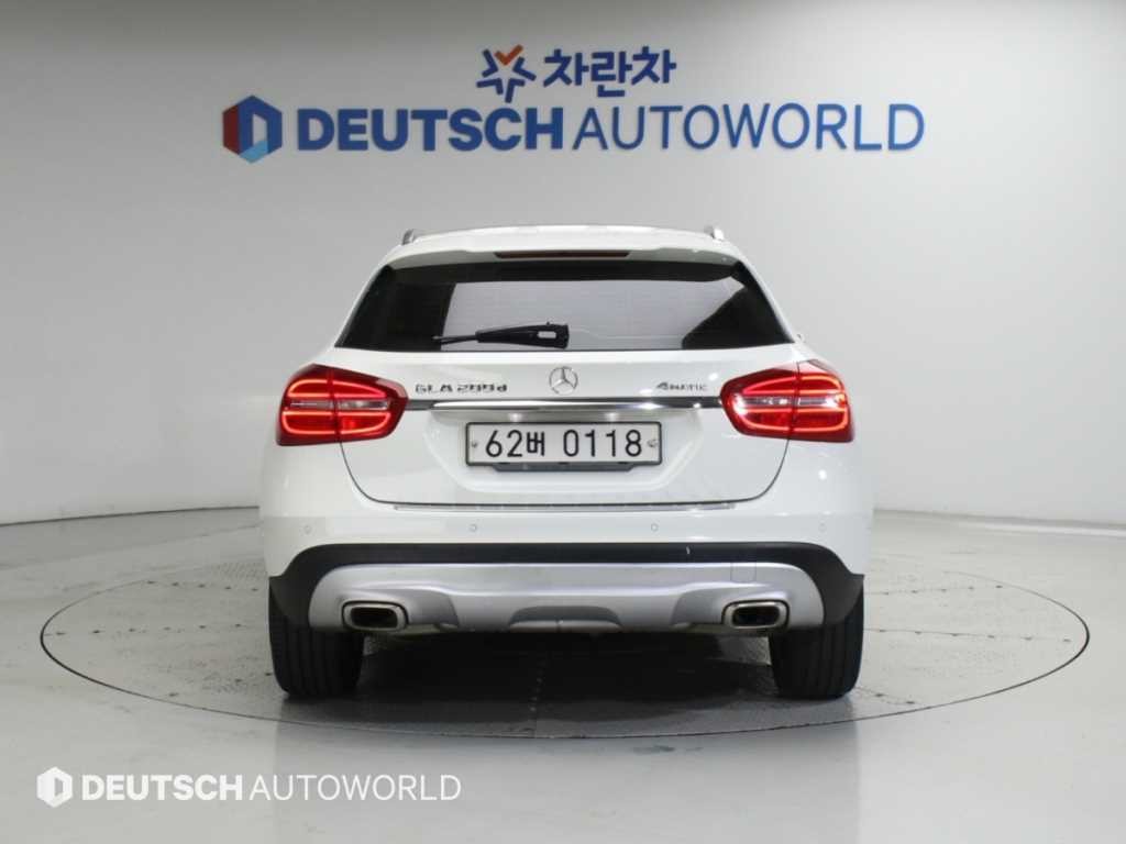 벤츠 GLA 클래스 GLA클래스 X156 GLA200 D 4MATIC 이미지 4