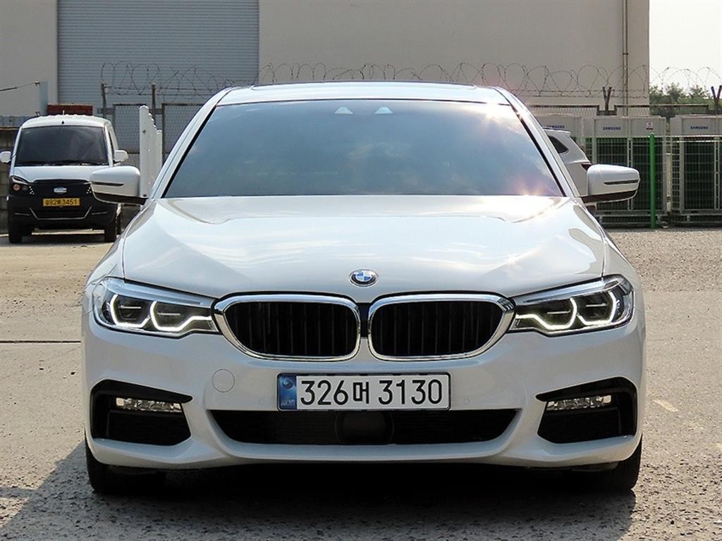 BMW 5시리즈 5시리즈 (G30) 520d M 스포츠 이미지 1