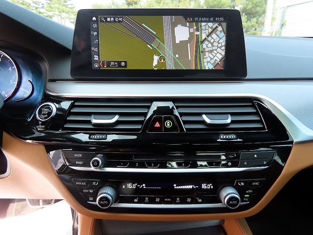 BMW 5시리즈 5시리즈 (G30) 520d M 스포츠 이미지 13
