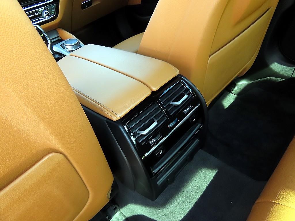 BMW 5시리즈 5시리즈 (G30) 520d M 스포츠 이미지 16