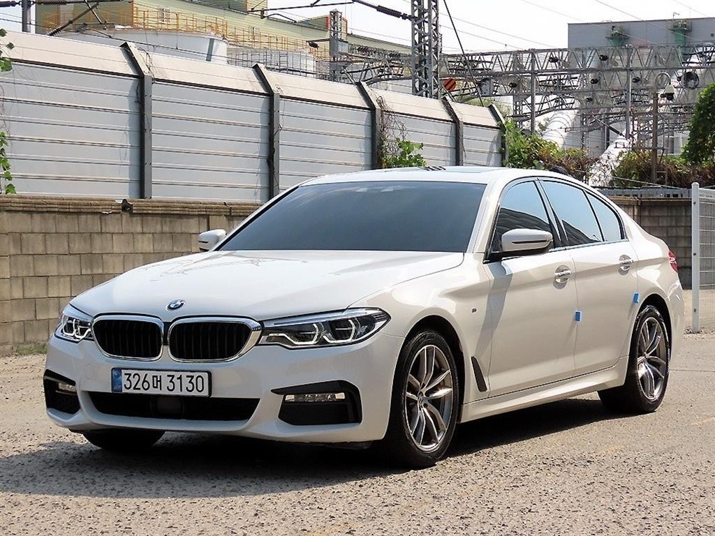 BMW 5시리즈 5시리즈 (G30) 520d M 스포츠 이미지 2