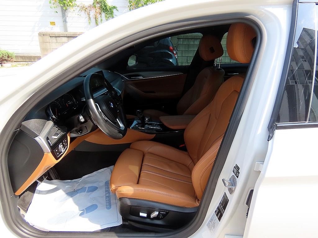 BMW 5시리즈 5시리즈 (G30) 520d M 스포츠 이미지 5