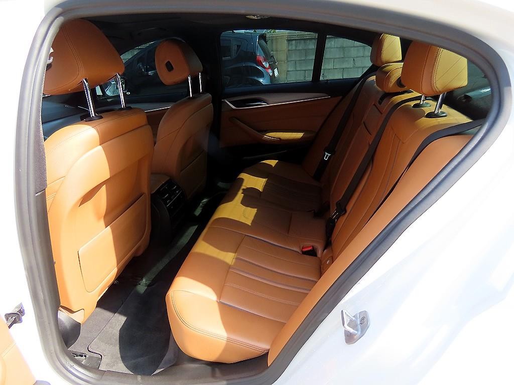 BMW 5시리즈 5시리즈 (G30) 520d M 스포츠 이미지 6