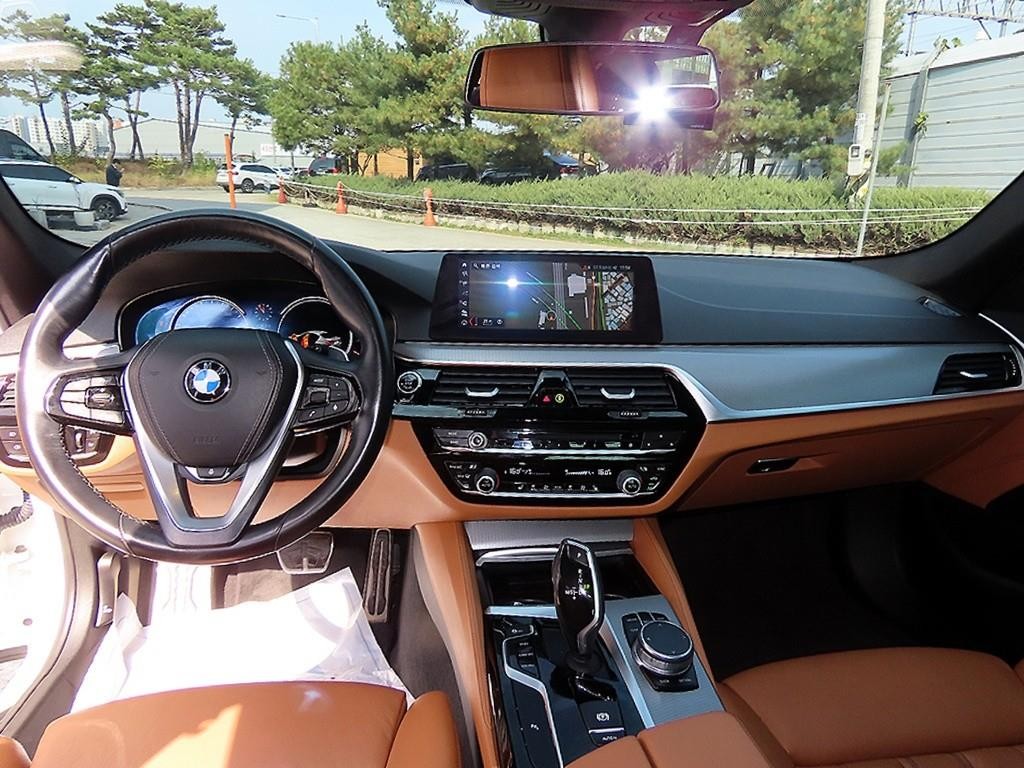 BMW 5시리즈 5시리즈 (G30) 520d M 스포츠 이미지 7