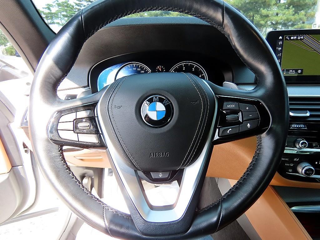 BMW 5시리즈 5시리즈 (G30) 520d M 스포츠 이미지 8