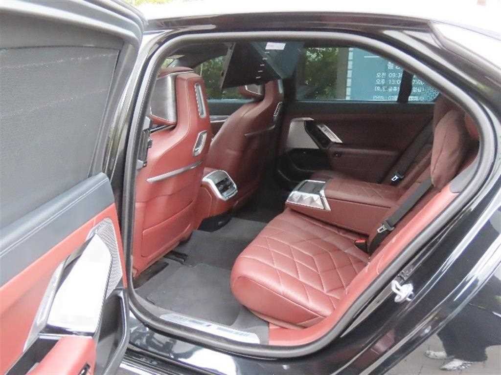 BMW 7시리즈 7시리즈 (G70) 740i xDrive M 스포츠 이미지 13