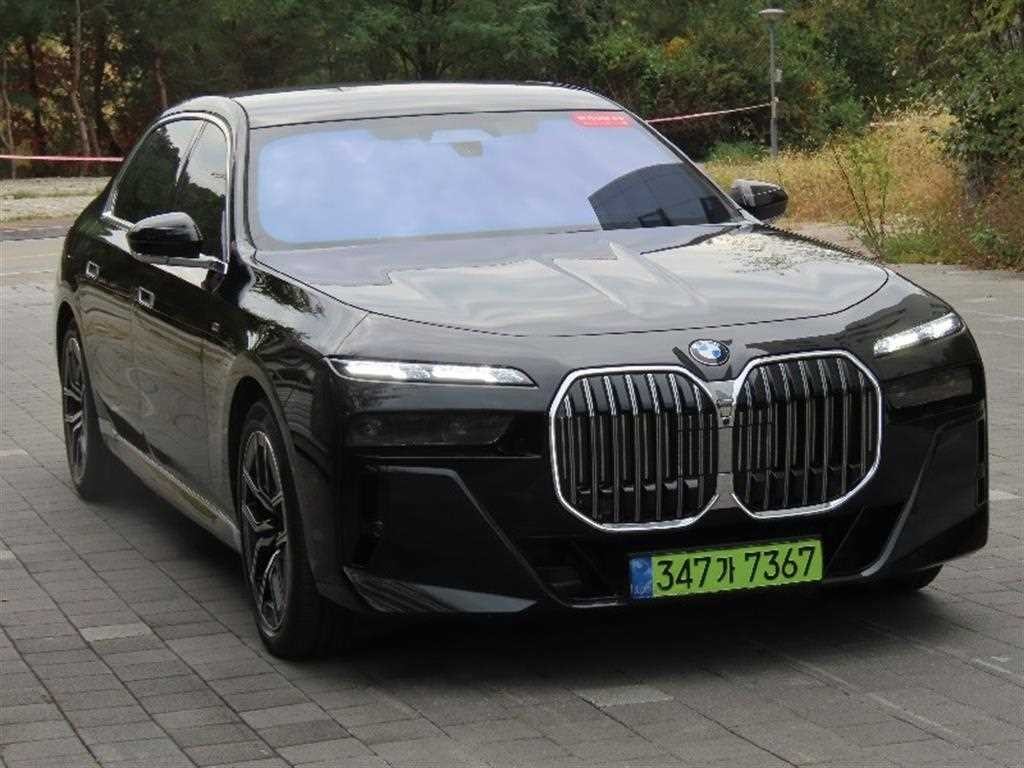BMW 7시리즈 7시리즈 (G70) 740i xDrive M 스포츠 이미지 2