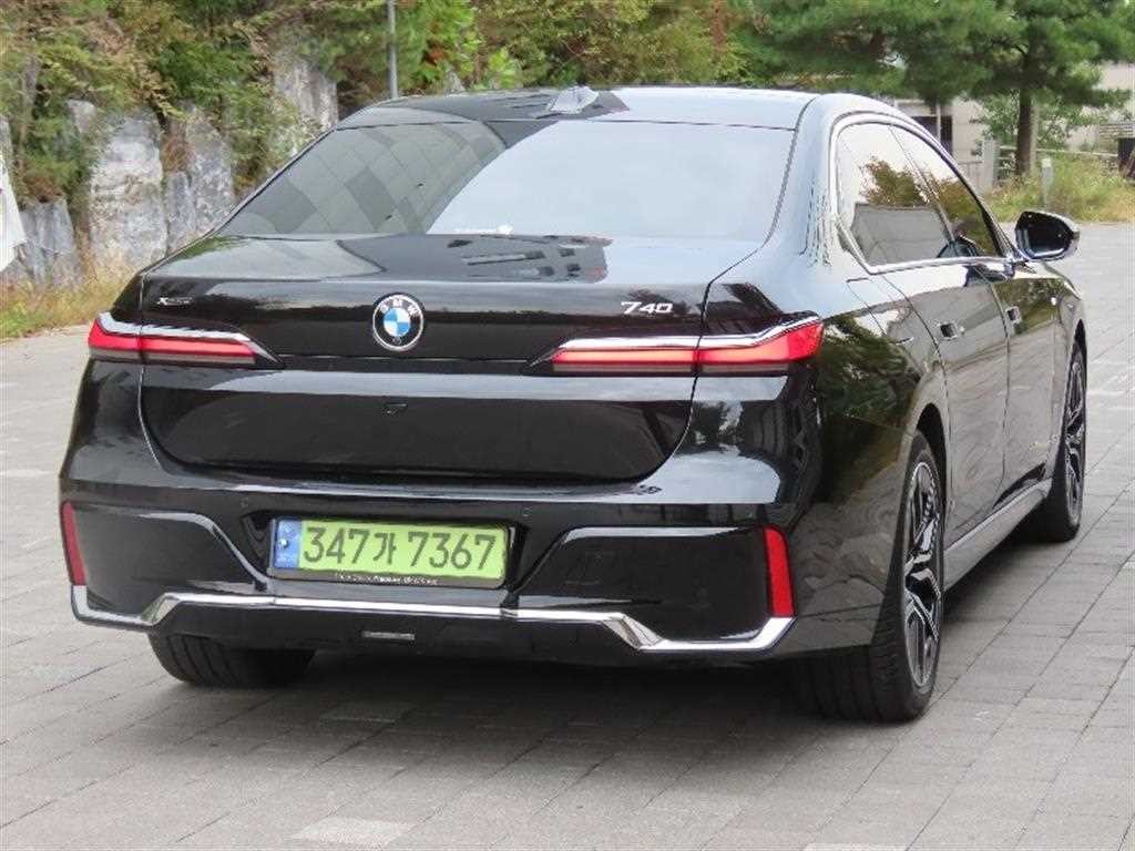 BMW 7시리즈 7시리즈 (G70) 740i xDrive M 스포츠 이미지 3