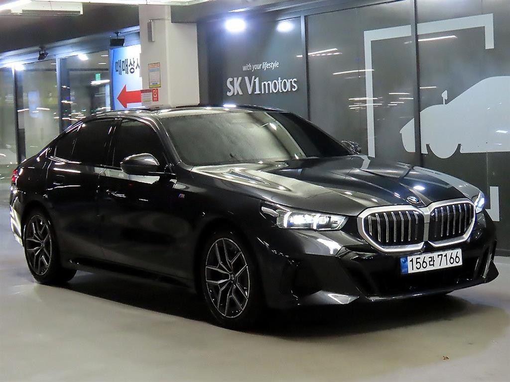 BMW 5시리즈 5시리즈 (G60) 520i M 스포츠 이미지 1