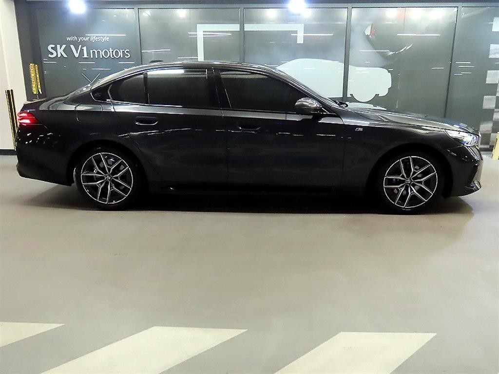 BMW 5시리즈 5시리즈 (G60) 520i M 스포츠 이미지 3