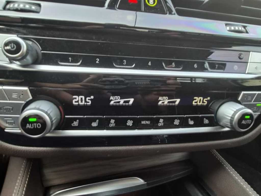 BMW 5시리즈 5시리즈 (G30) 520d xDrive 럭셔리 플러스 이미지 13