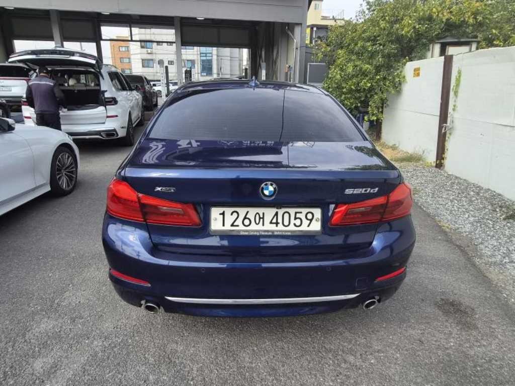 BMW 5시리즈 5시리즈 (G30) 520d xDrive 럭셔리 플러스 이미지 3