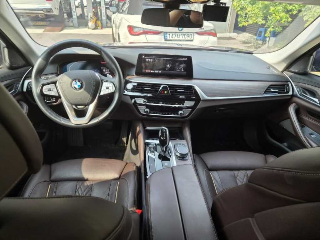 BMW 5시리즈 5시리즈 (G30) 520d xDrive 럭셔리 플러스 이미지 6