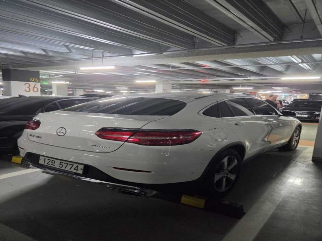 벤츠 GLC 클래스 GLC클래스 X253 GLC 300 4MATIC 쿠페 이미지 3