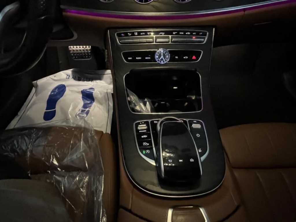 벤츠 E 클래스 E-클래스 W213 E220d 쿠페 이미지 13