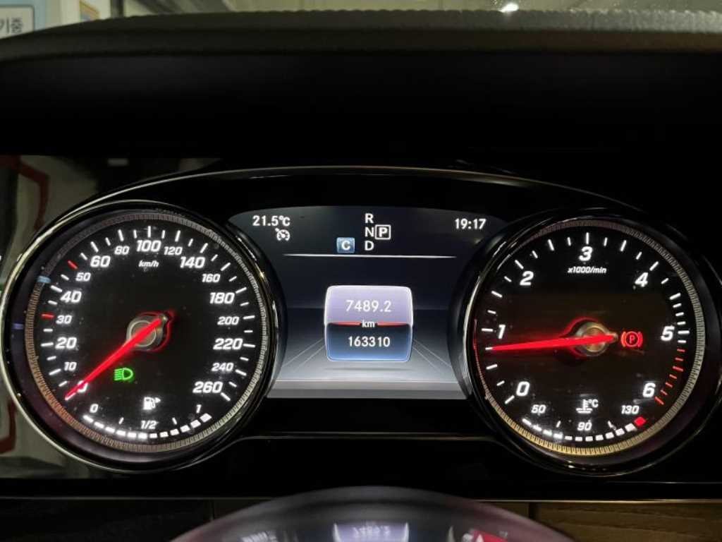 벤츠 E 클래스 E-클래스 W213 E220d 쿠페 이미지 16