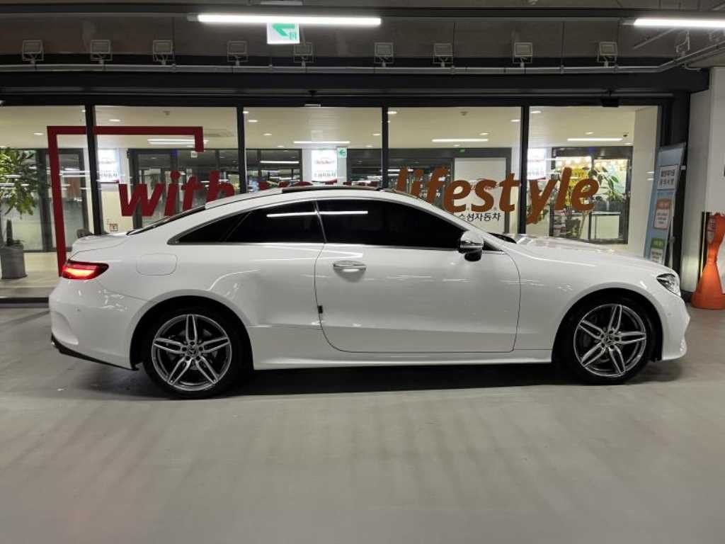 벤츠 E 클래스 E-클래스 W213 E220d 쿠페 이미지 3