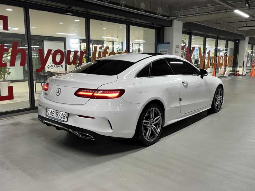 벤츠 E 클래스 E-클래스 W213 E220d 쿠페 이미지 4